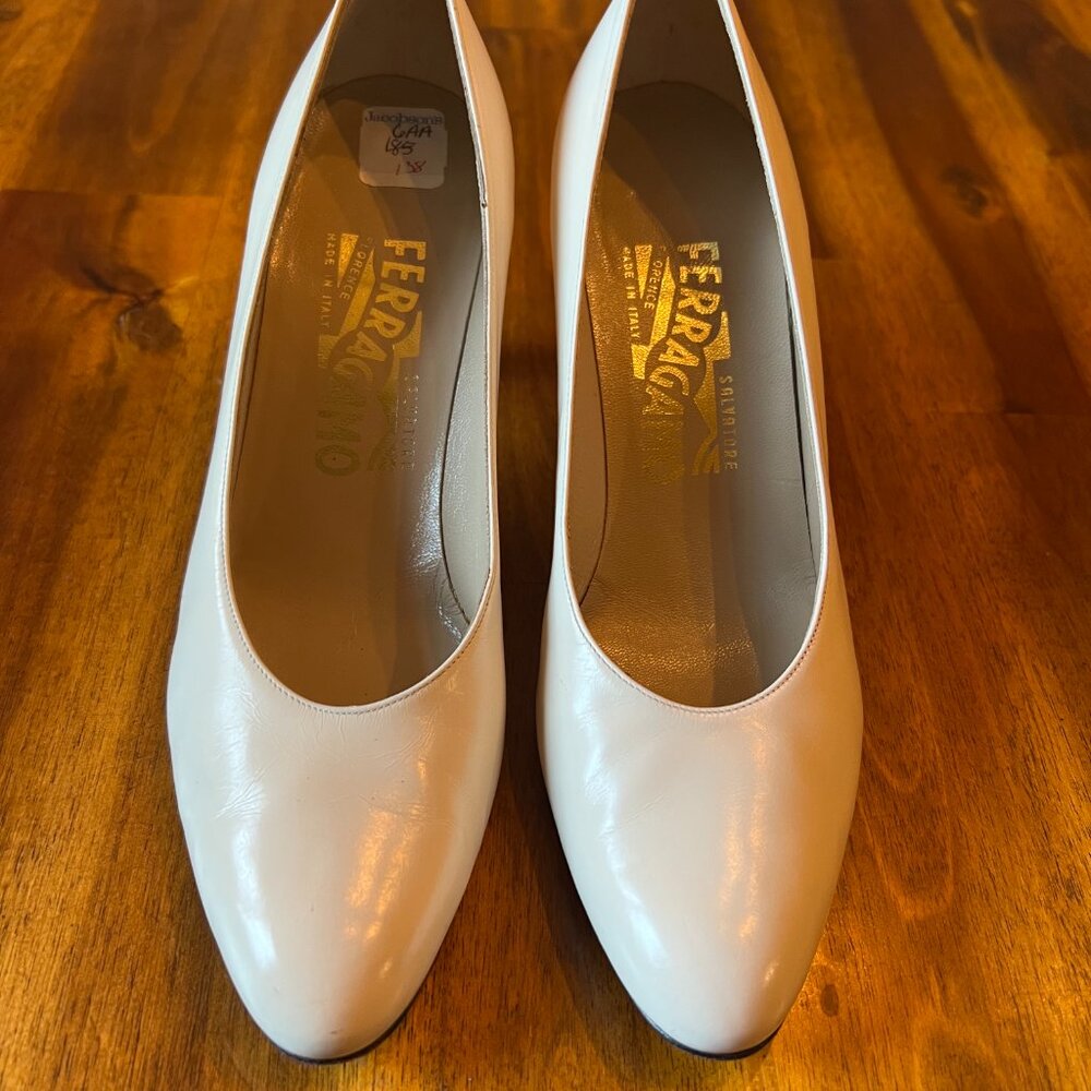 Vintage Salvatore Ferragamo Cream Pumps 6AA (Original Jacobson's Tag)